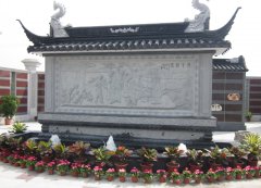 《妙手回春》浮雕墙：医术传承与工艺匠心的立体诠释